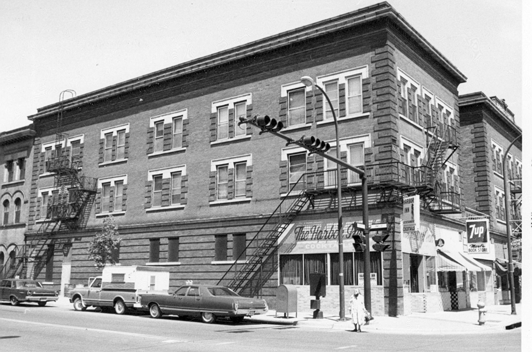 Harbor Inn